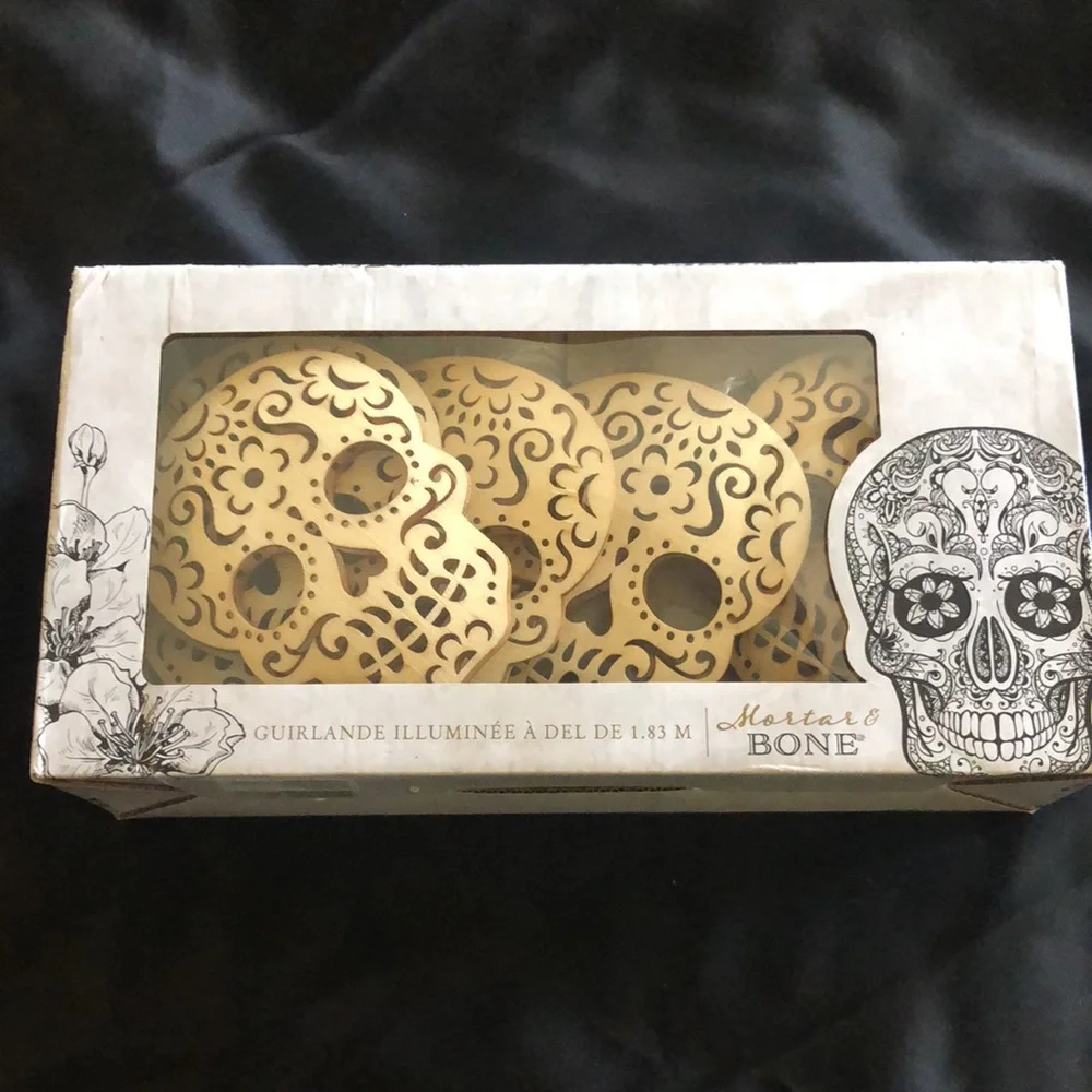 Skull garland